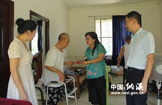 张纳到永宁街道走访慰问复员军人