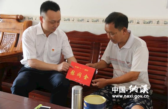 邓逸枫到渠坝镇走访慰问优抚对象